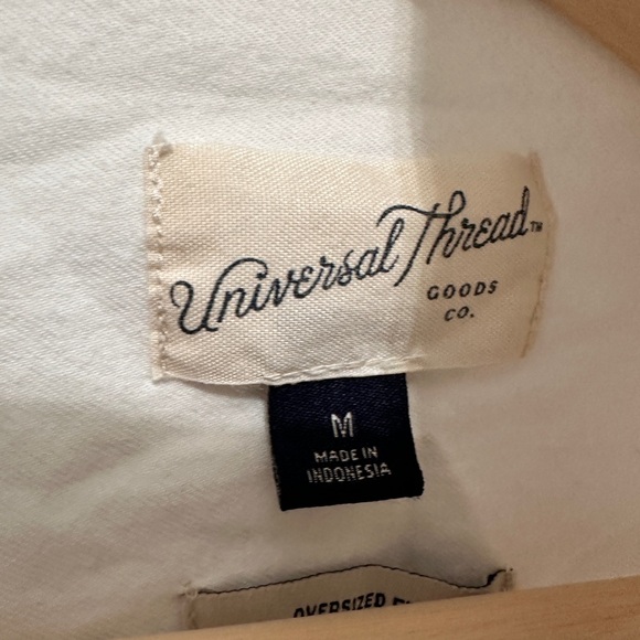 Button down - Picture 2 of 3